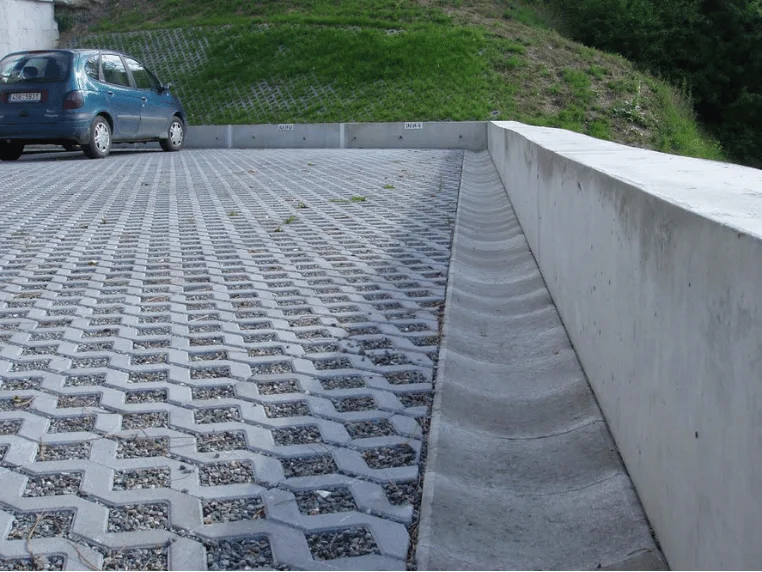 Betonové žlaby jako liniové odvodnění